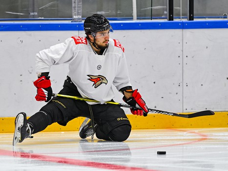 Олег Микульчик на тренировке «Авангарда»