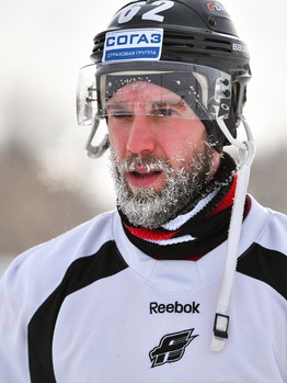 Тренировка "Авангарда" на стадионе "Юность" под открытым небом