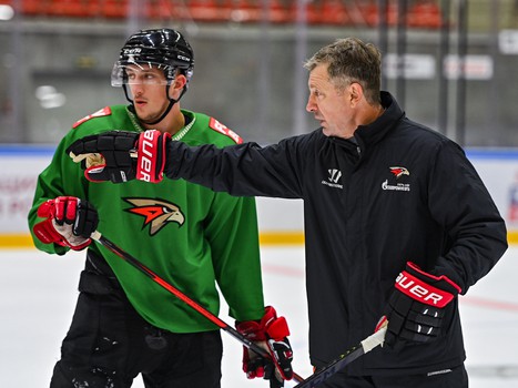 Олег Микульчик на тренировке «Авангарда»