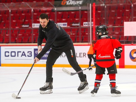 Семейные катания «Авангарда» перед Новым годом