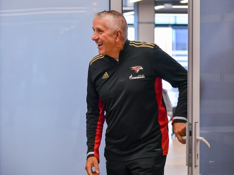 Боб Хартли прилетел в Омск