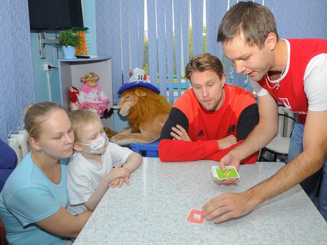 Фурх, Густафссон и Анелёв в гостях у юных болельщиков из ОДКБ