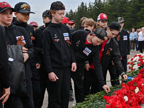 Возложение цветов в Парке Победы