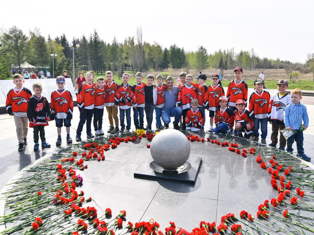 Юные «ястребы» почтили память воинов в День Победы
