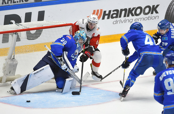 Боевой хоккей в Астане. Как "Авангард" поддерживали в Казахстане (ВИДЕО)