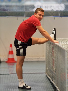 Перед игрой с "Пиратами". Тренировка на "земле"