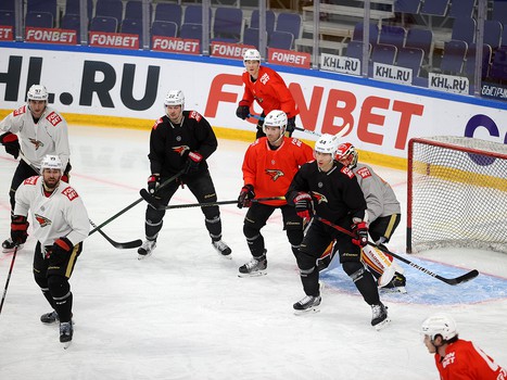 Тренировка «Авангарда» перед матчем в Уфе