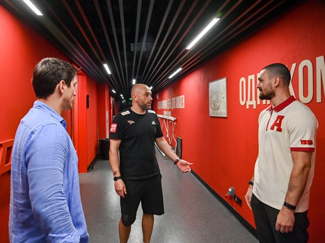 Артём Блажиевский прилетел в Омск