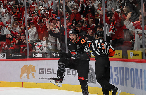 ВЫХОДИМ В ПОЛУФИНАЛ! | Победная раздевалка «Авангарда» после 5-го матча с ЦСКА