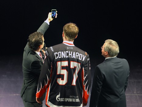 Презентация игроков и тренеров хоккейной команды "Авангард" перед сезоном КХЛ-2014/15