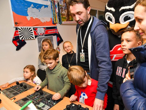 Клуб юного болельщика "Авангарда" на экскурсии в "Арене Омск"