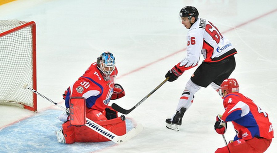 "Мы можем играть сильнее, особенно в неравных составах". Как "Авангард" обыграл "Локомотив"