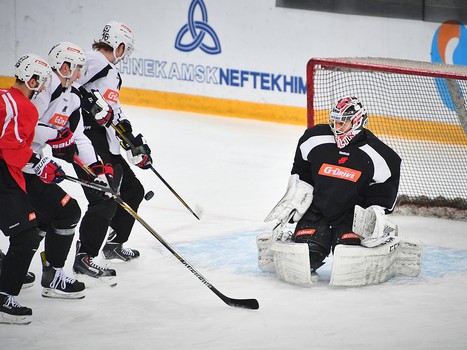 Раскатка "Авангарда" перед выездным матчем с "Нефтехимиком"