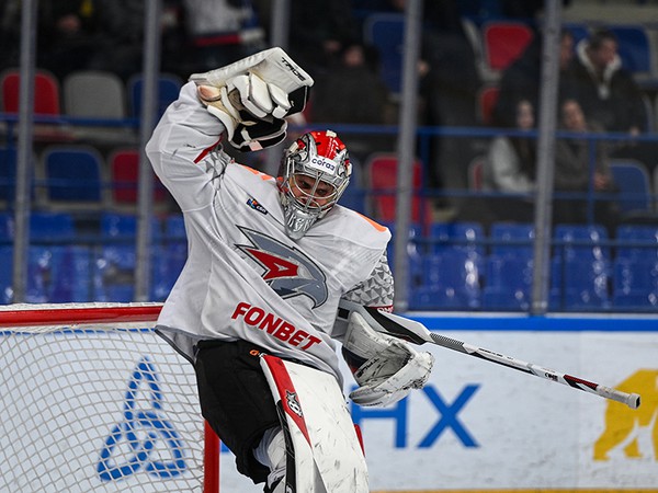 ЗАЛОЖИЛИ БАЗУ В ПЕРВОМ | Победная раздевалка «Авангарда» после матча с «Нефтехимиком» (ВИДЕО)