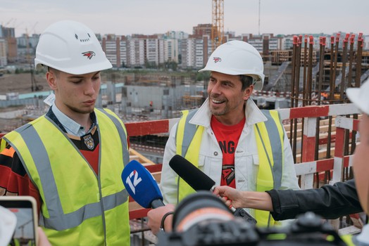 Год строительства «Арены Омск» отметили поднятием чемпионского флага