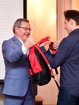 Благотворительный вечер для воспитанников хоккейной школы "Авангард"