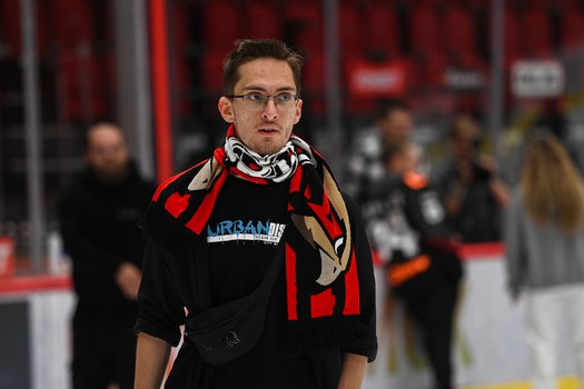 Массовые катания для 75 первых покупателей абонементов на матчи «Авангарда» в сезоне 2025/26 с Михаилом Гуляевым