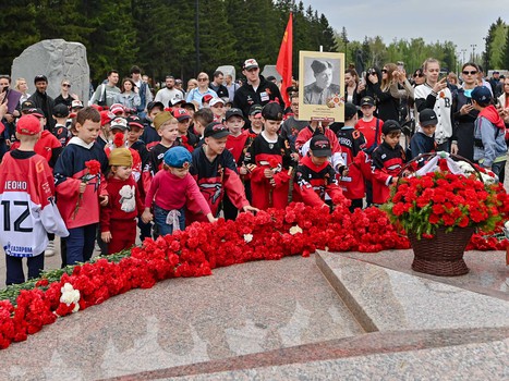 Возложение цветов в Парке Победы