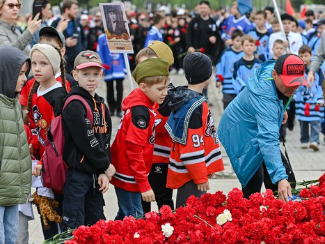 Возложение цветов в Парке Победы