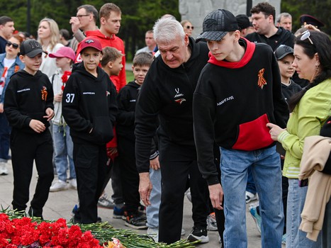 Возложение цветов в Парке Победы