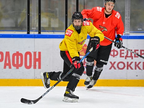 Глеб Трикозов и Михаил Гуляев тренируются с «Авангардом»