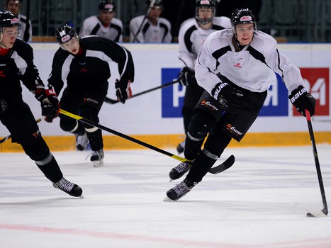 Двусторонний матч - просмотр молодежи