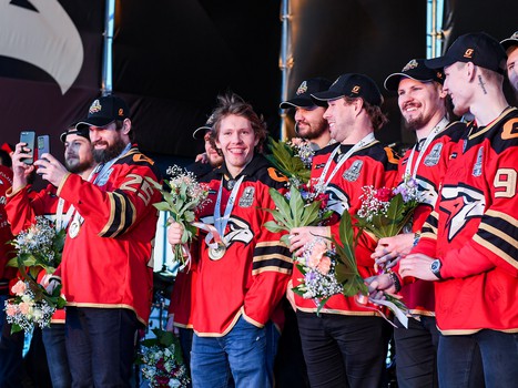 «Авангард» привёз Кубок Гагарина в Омск!