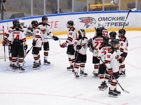 Третий игровой день финала Первенства ЮХЛ в Омске