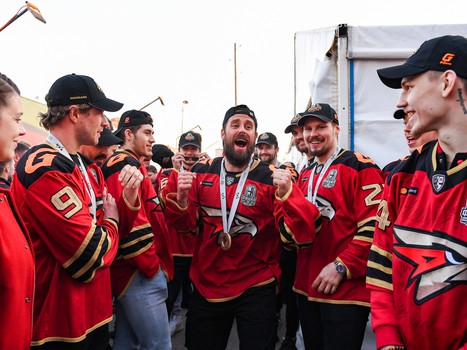 «Авангард» привёз Кубок Гагарина в Омск!