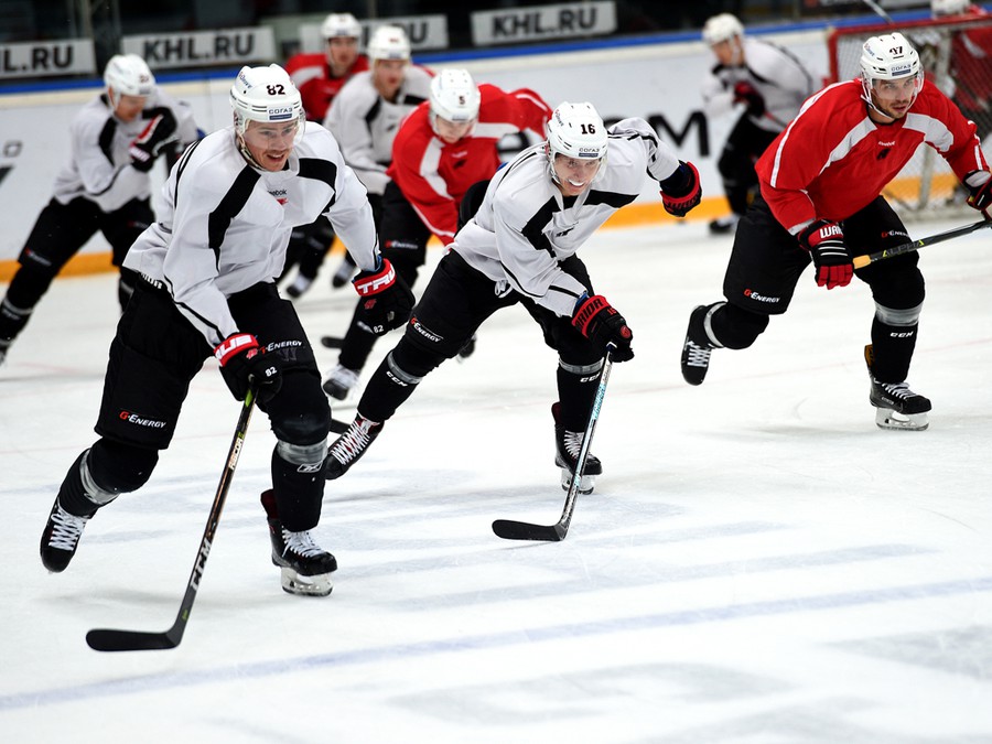 Тренировка "Авангарда" перед выездом в Астану