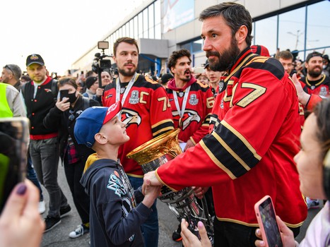 «Авангард» привёз Кубок Гагарина в Омск!