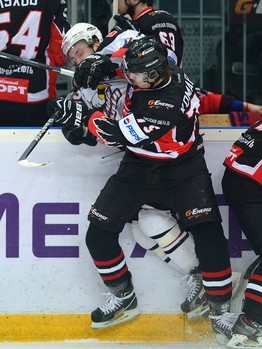 1/4 финала плей-офф МХЛ. Матч №4. "Омские Ястребы" - "Белые Медведи" 1:2