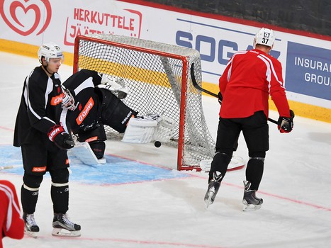 "Авангард" готовится к матчу с "Йокеритом"