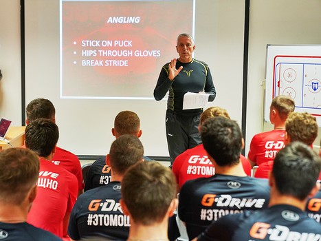 Первая тренировка Боба Хартли с "Авангардом"