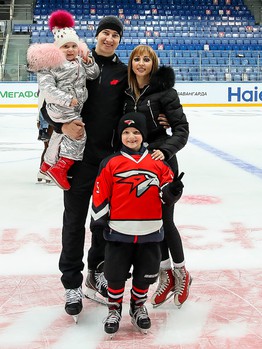 Катания «Авангарда» с семьями