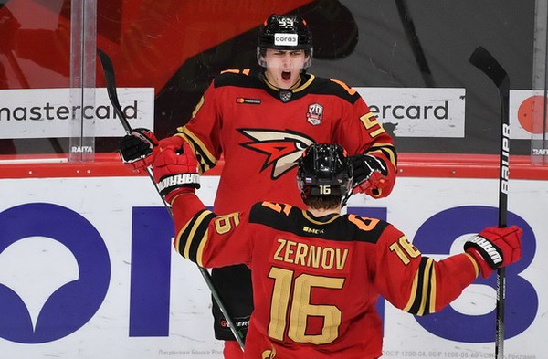 19-летний форвард «Авангарда» Чинахов забросил 4 шайбы в последних 4 матчах