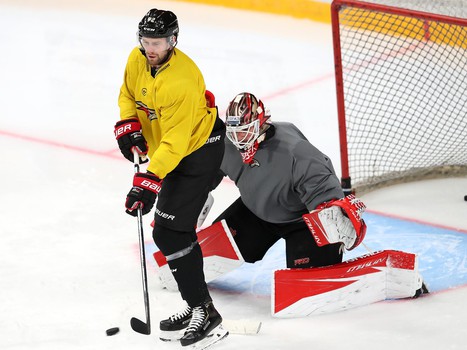 «Авангард» продолжает тренировки