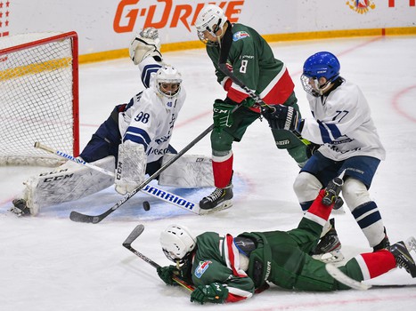 Третий игровой день финала Первенства ЮХЛ в Омске