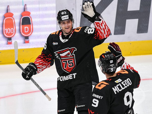 Шайба Волкова и сейв Серебрякова вошли в число лучших