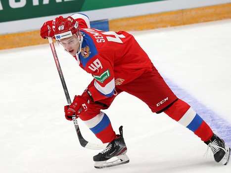 Семёнов и Войнов в матче сборной России против Швеции на Кубке 1 канала