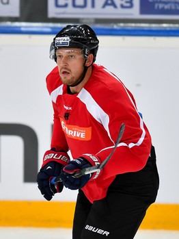 Никита Никитин готовится к первому матчу за "Авангард" после возвращения