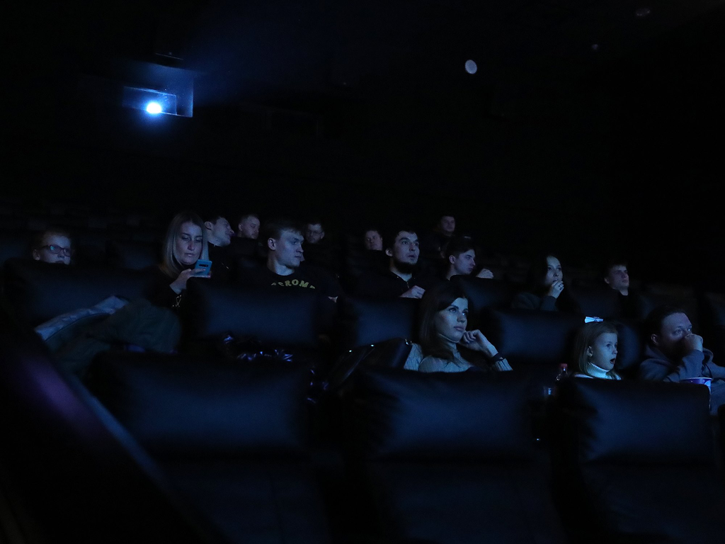 Игроки «Авангарда» посмотрели фильм «Лёд 2»