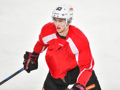 Тренировка "Омских Ястребов" перед стартом нового сезона МХЛ