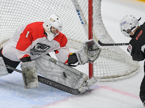 Полуфиналы и матчи за 5-8 места Первенства ЮХЛ в Омске