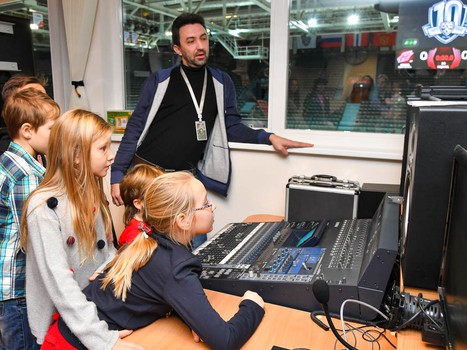 Клуб юного болельщика "Авангарда" на экскурсии в "Арене Омск"