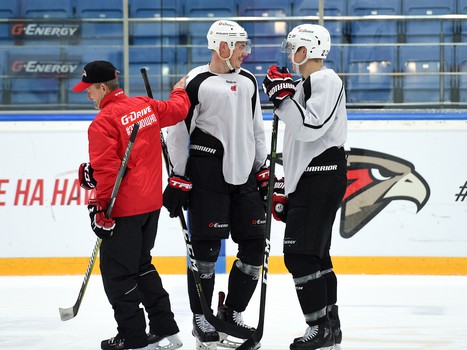 Тренировка "Авангарда" перед выездом в Астану