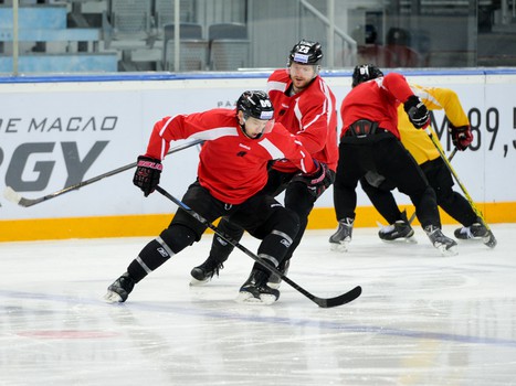 "Авангард" тренируется перед стартом домашней серии