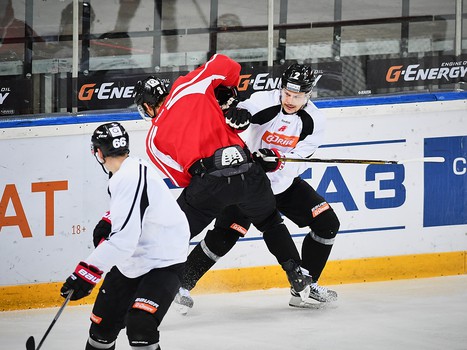 Виталий Меньшиков принял участие в раскатке "Авангарда" перед матчем с "Трактором"