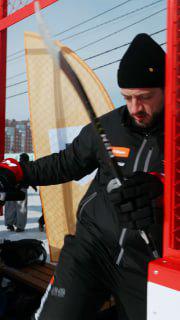 во время своего двухдневного визита в омск защитник максим гончаров успел не только побывать на матче «авангарда»