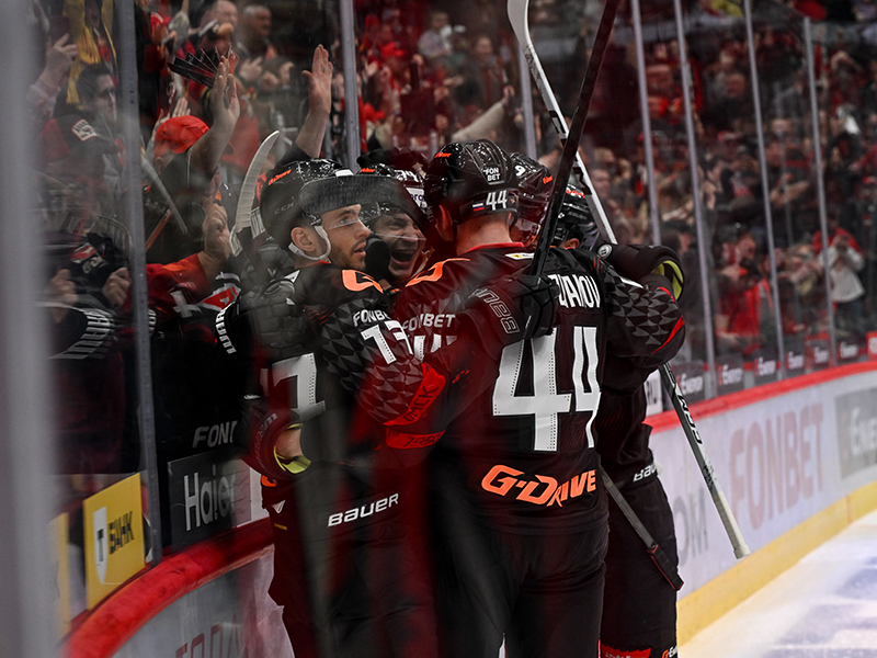 МЫ ИДЁМ ДАЛЬШЕ | Победная раздевалка «Авангарда» после 5-го матча с «Нефтехимиком»